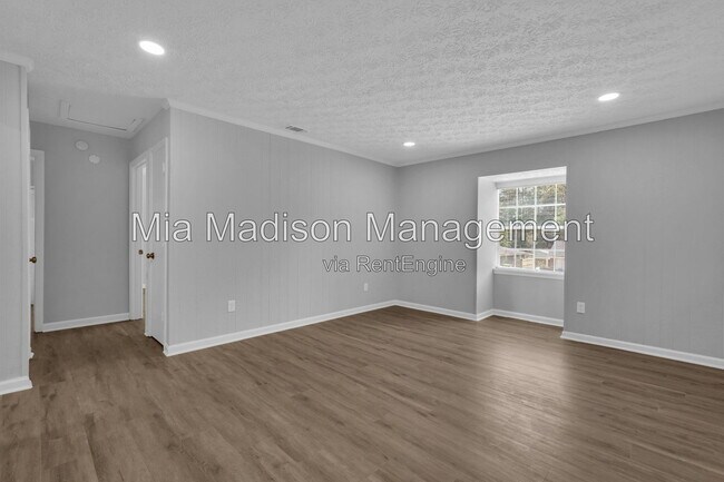 Building Photo - 111 E Mell St