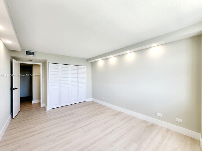 Building Photo - 250 174th St