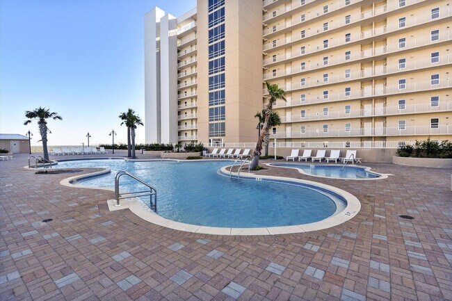 Building Photo - 9800 S Thomas Dr