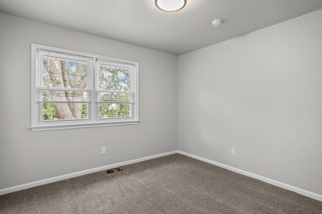 Building Photo - 913 Laredo Ct