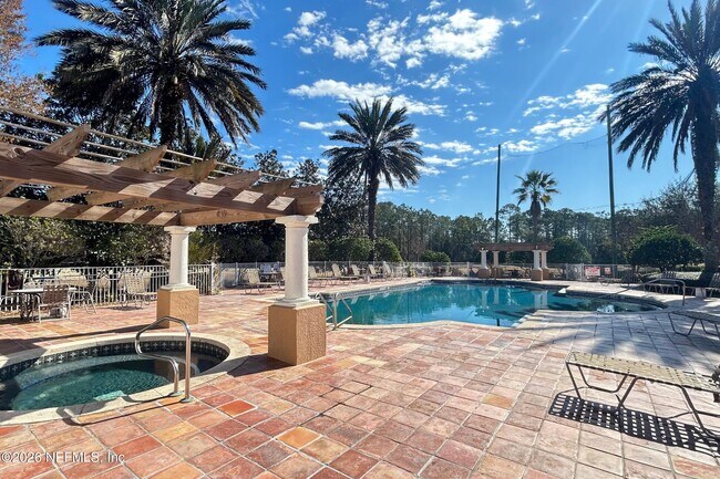 Building Photo - 610 Fairway Dr