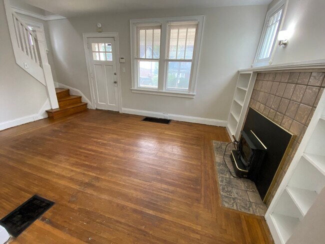 Building Photo - WESTWOOD - Charming 3bd Tudor w modern updates
