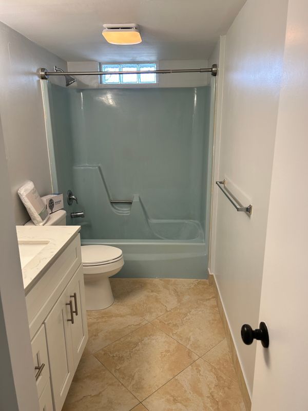 Building Photo - 2300 NE 1st Ln