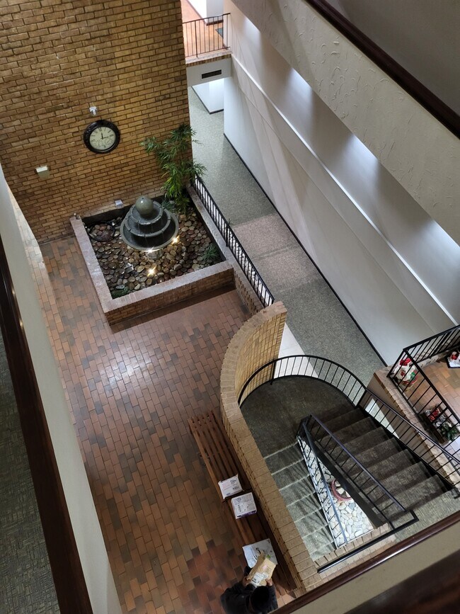 Building Photo - 950 E Rue de la Banque St