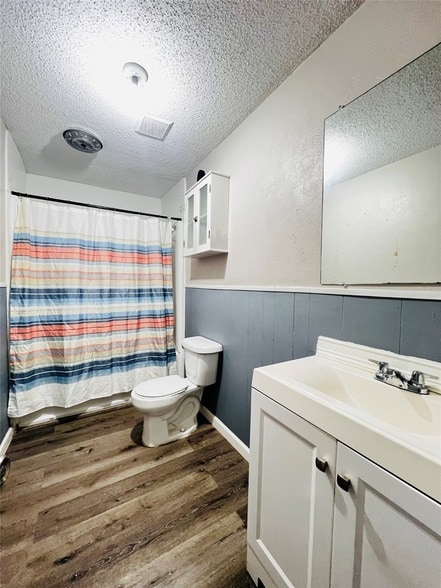 Building Photo - 215 Birdwell Rd