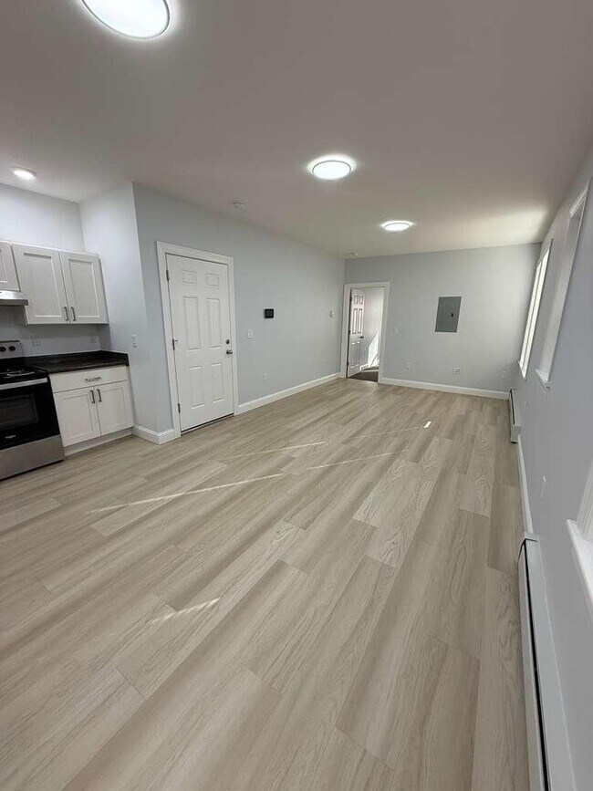 Building Photo - 17-19-19 Cabot St