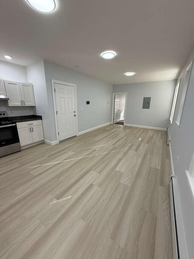 Building Photo - 17-19 Cabot St - 17-1