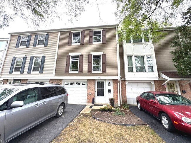 Building Photo - 1992 Holbrook Ln