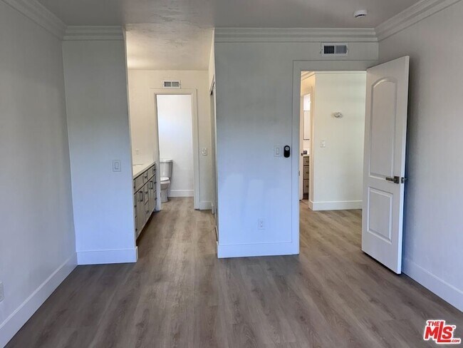 Building Photo - 2863 Carmar Way