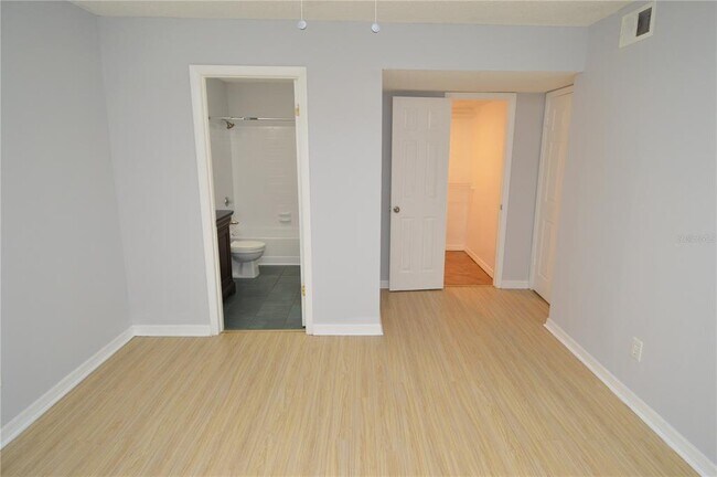 Building Photo - 8613 Mallard Reserve Dr