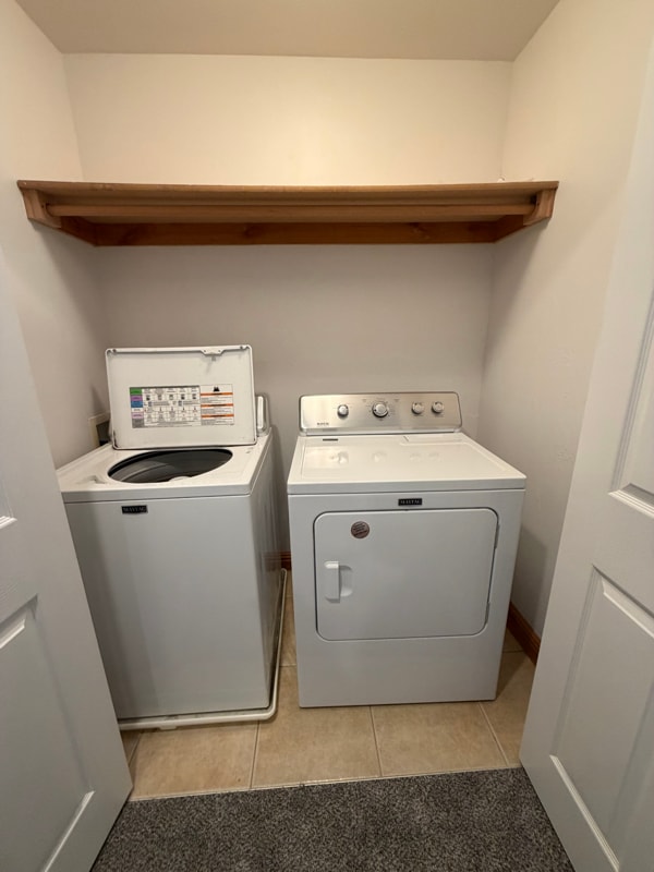 Building Photo - 905 Saxon Way