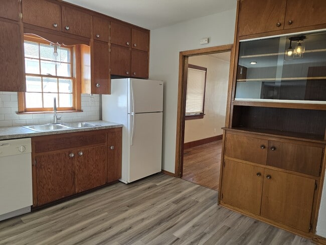 Building Photo - 526 Martinson N