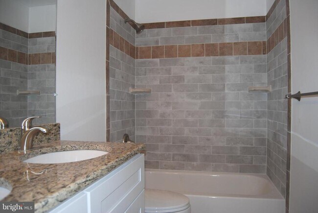 Building Photo - 5 Fox Chase Ln