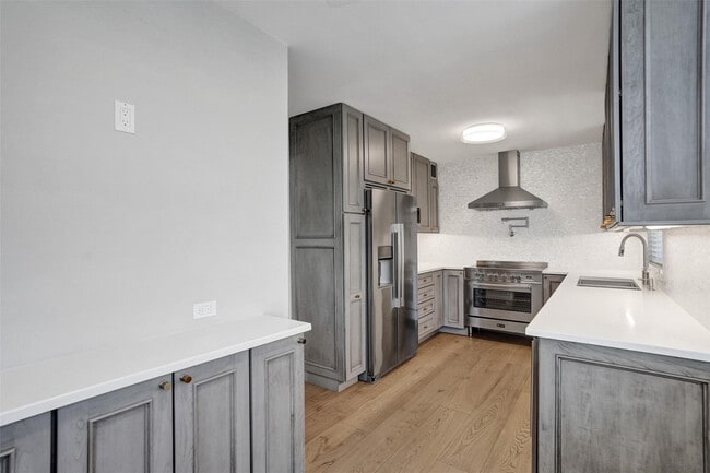 Building Photo - 5200 N Ocean Blvd