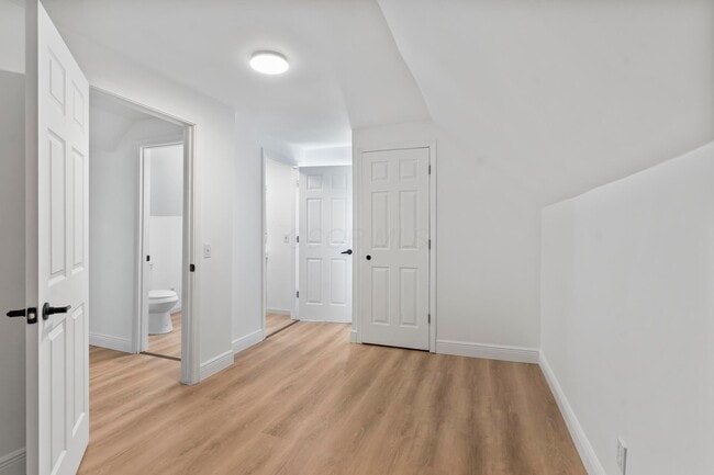 Building Photo - 89 Maple St