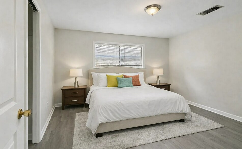 Building Photo - 5933 Dover Pl