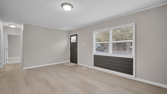 Building Photo - 4 bedroom 1 bath