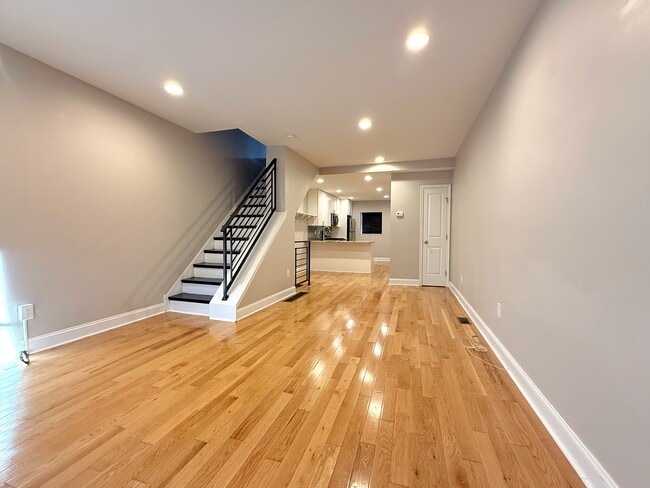 Building Photo - 2535 S Sartain St