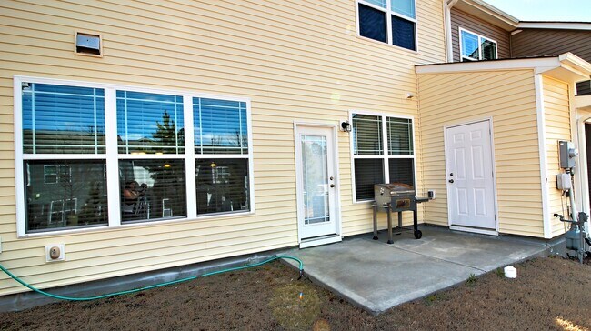 Building Photo - 5342 Jessip St