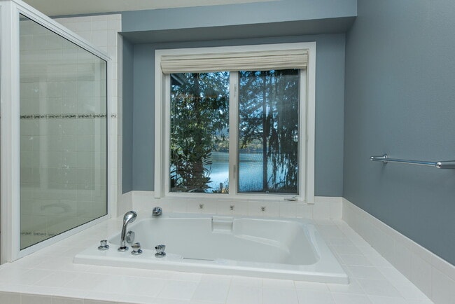 Building Photo - Beautiful Custom Home Overlooking Sequim Bay