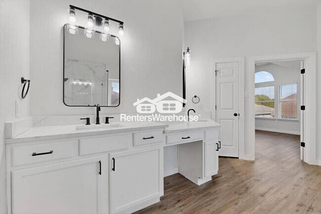 Building Photo - MOVE IN READY Denton Home