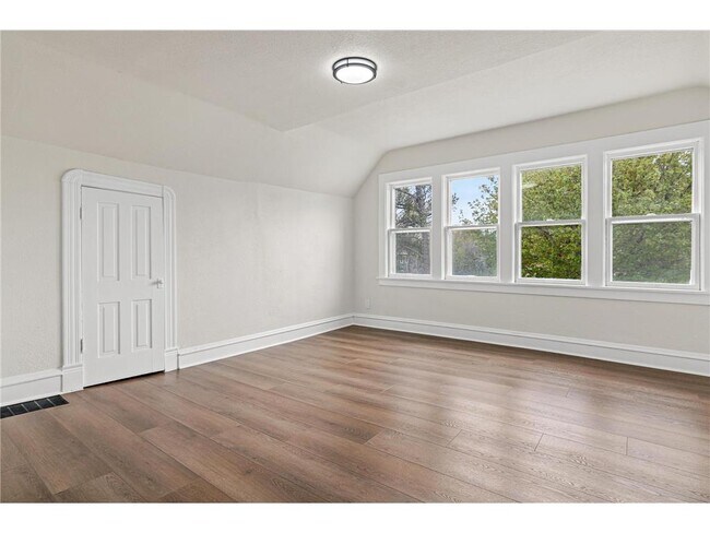 Building Photo - 3401 Pillsbury Ave