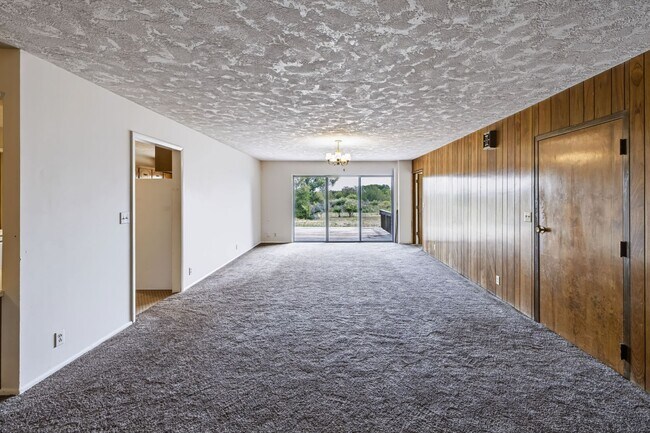 Building Photo - 4980 W 4000 N