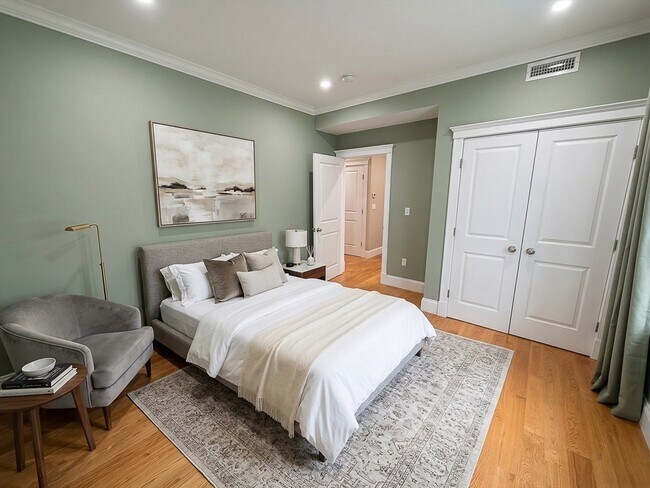 Building Photo - 42 Parsons St