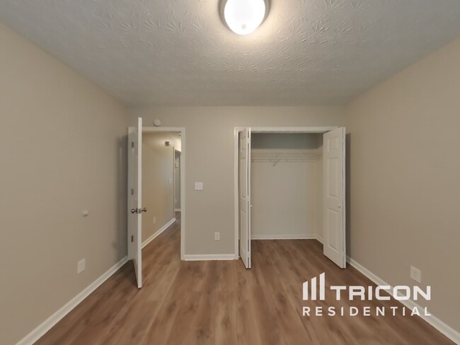 Building Photo - 1512 Riverglen Dr