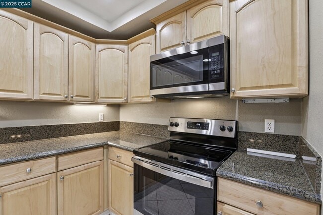 Building Photo - 1035 Alta Mesa Dr