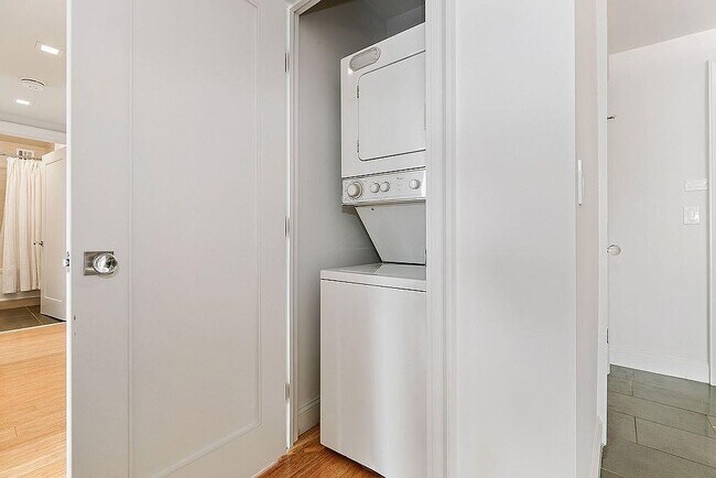 Building Photo - 20 2nd St