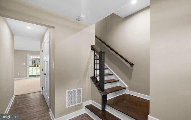 Building Photo - 100 Bethlehem Pl