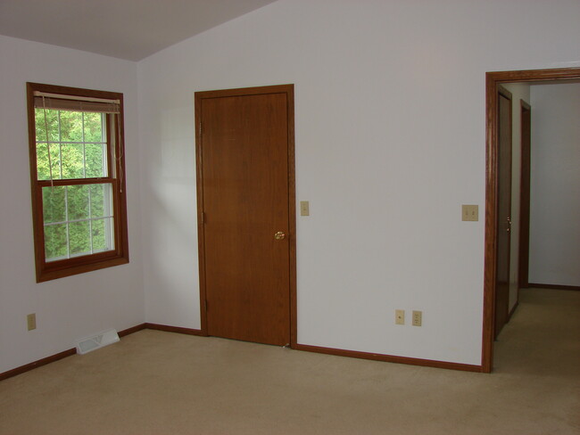 Master Bedroom with Walk in Closet - 1445 Meadowcreek Ct