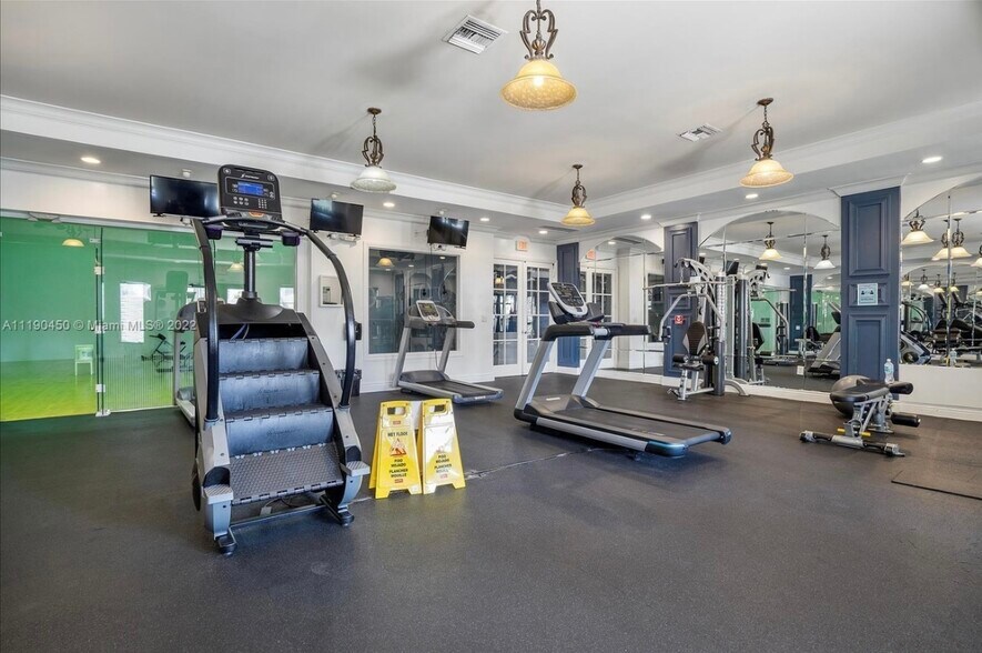 Building Photo - 6851 SW 44th St