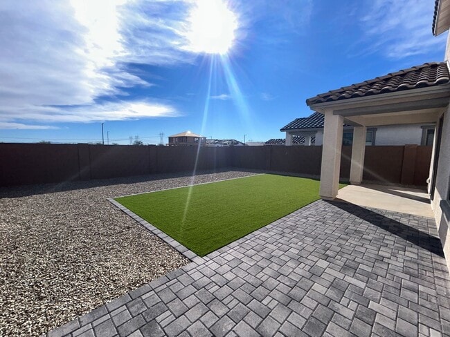 Building Photo - 14391 W Sand Hills Rd