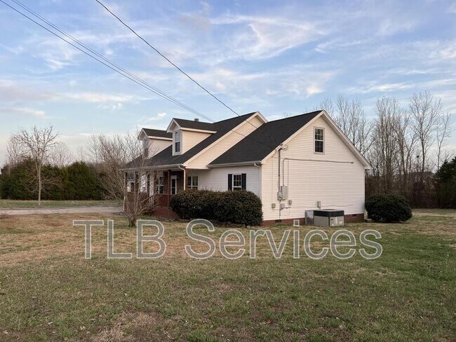 Building Photo - 211 Fall Creek Dr