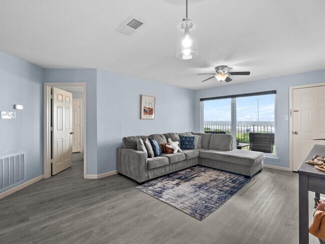 Building Photo - 7600 Seawall Blvd