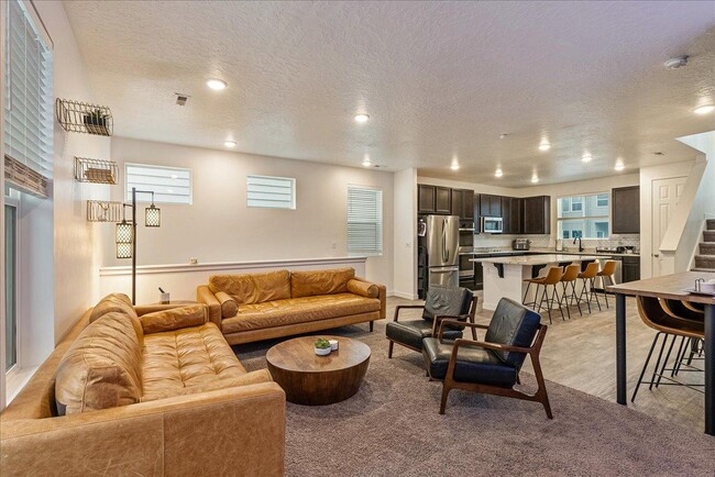 Building Photo - 623 E 460 S