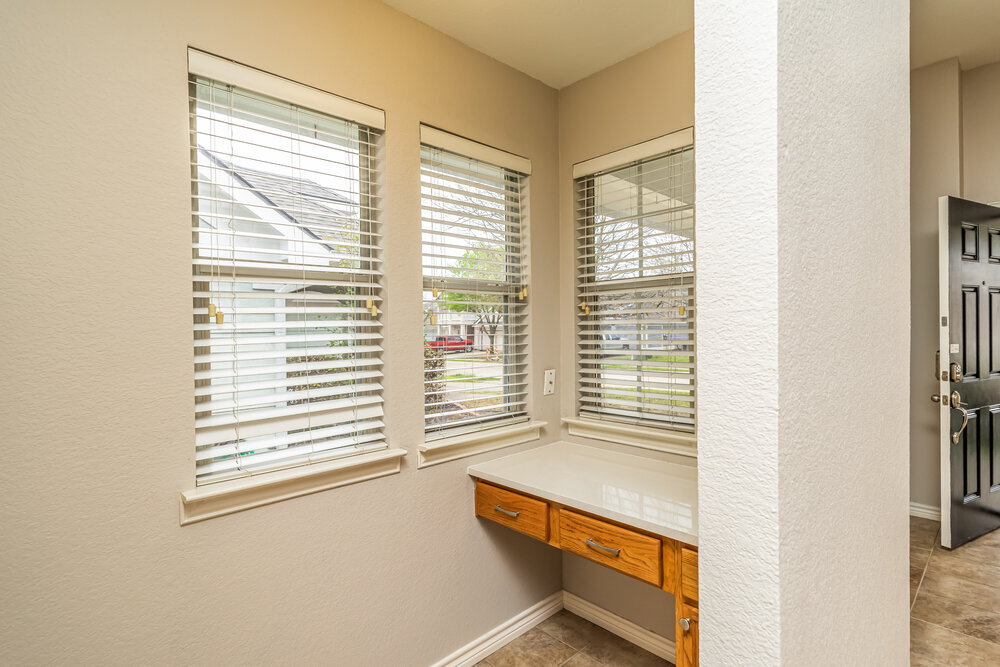 Building Photo - 419 Creekview Dr
