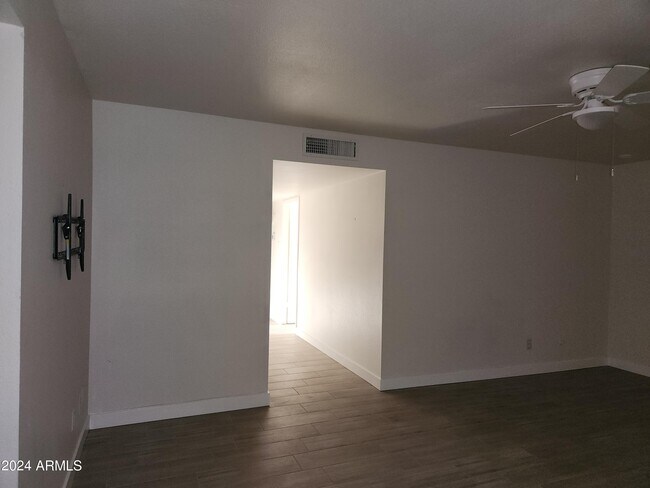 Building Photo - 5117 W Acoma Dr