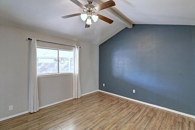 Building Photo - 913 St Timothy St