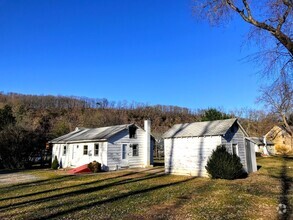 Building Photo - Cottage by the water, laundry, parking, ma...