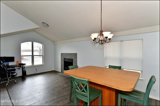 Building Photo - 10937 Northview Dr