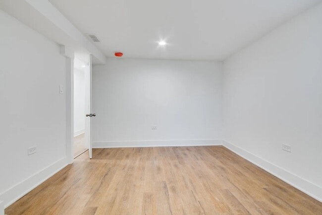 Building Photo - 2453 N Mozart St