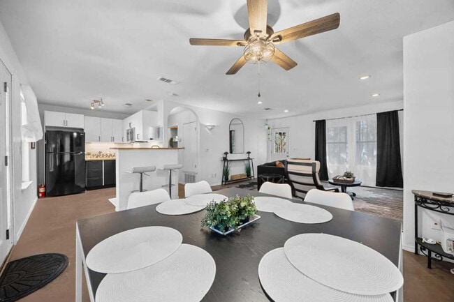 Building Photo - 14811 Foy Dr