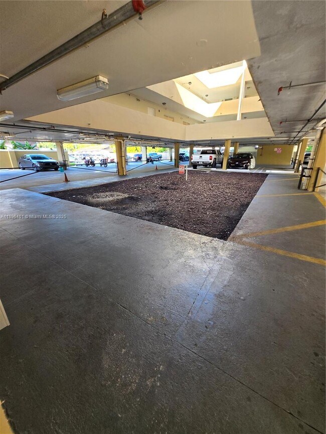 Building Photo - 2647 NW 25th Ave