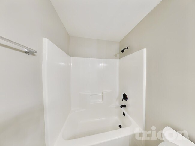 Building Photo - 295 Oak Meadows Dr