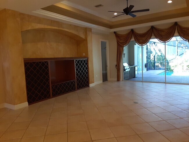 Building Photo - Annual unfurnished 3/2 SFH with pool in The Oaks!