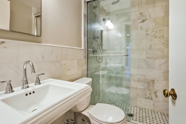 Building Photo - 2619 Woodley Pl NW