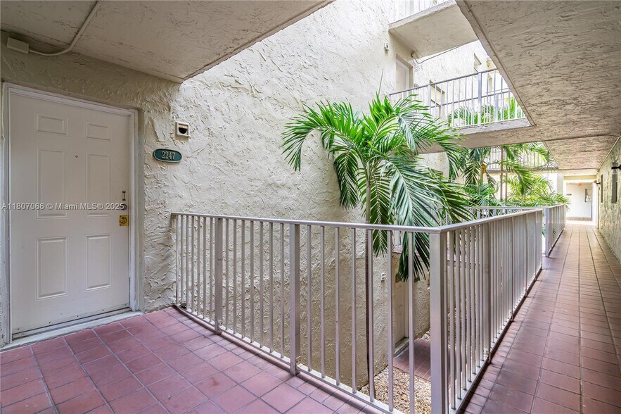 Building Photo - 10000 NW 80th Ct